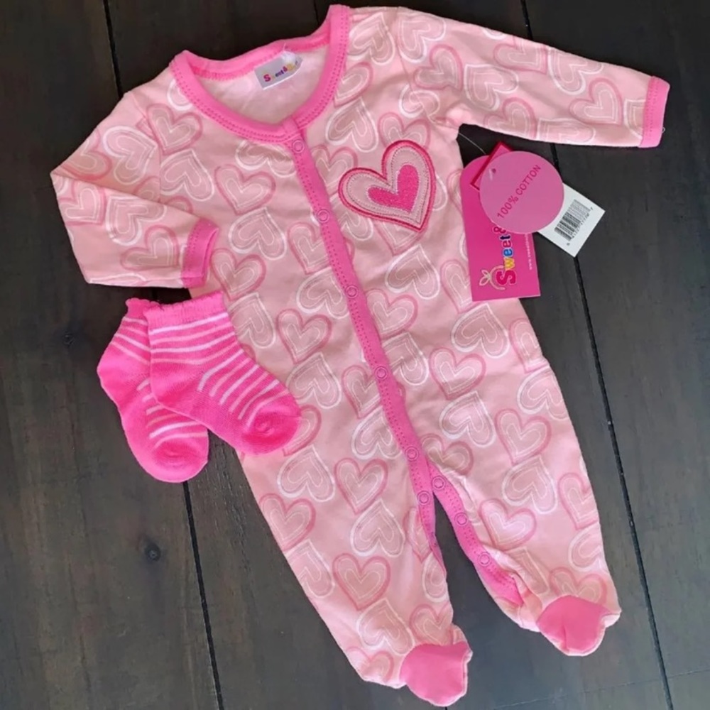 0-3M Pink Heart Sleeper W/ Socks Set